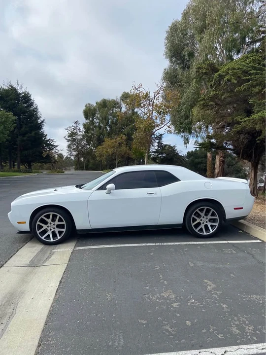 2010 Dodge Challenger 3rd Gen - Image 4 of 10