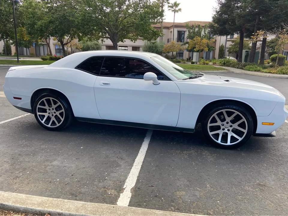 2010 Dodge Challenger 3rd Gen - Image 3 of 10