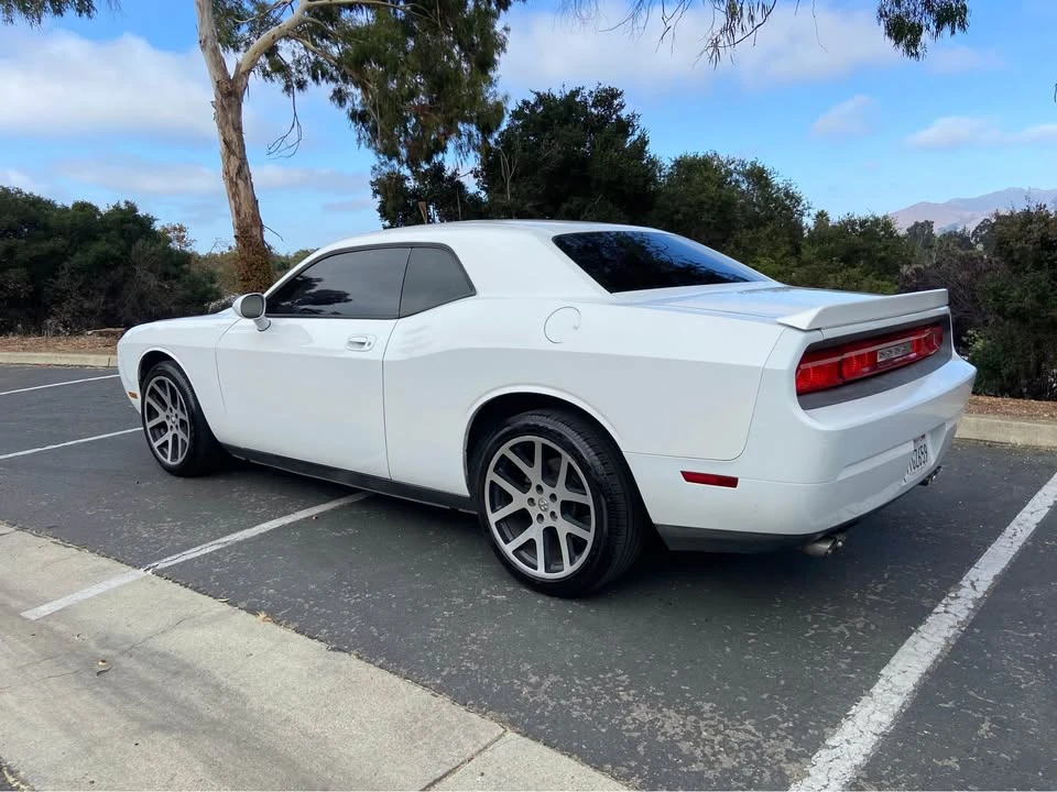 2010 Dodge Challenger 3rd Gen - Image 5 of 10
