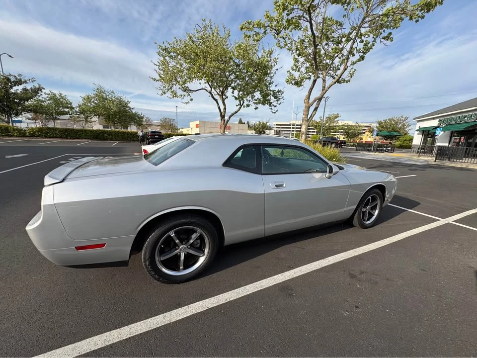 2010 Dodge Challenger 3rd Gen - Image 5 of 8