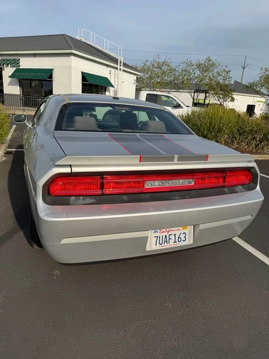 2010 Dodge Challenger 3rd Gen - Image 3 of 8