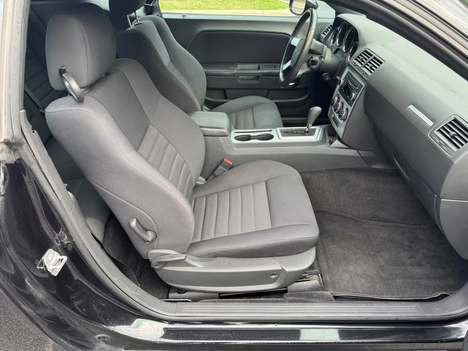 2010 Dodge Challenger 3rd Gen - Image 11 of 15