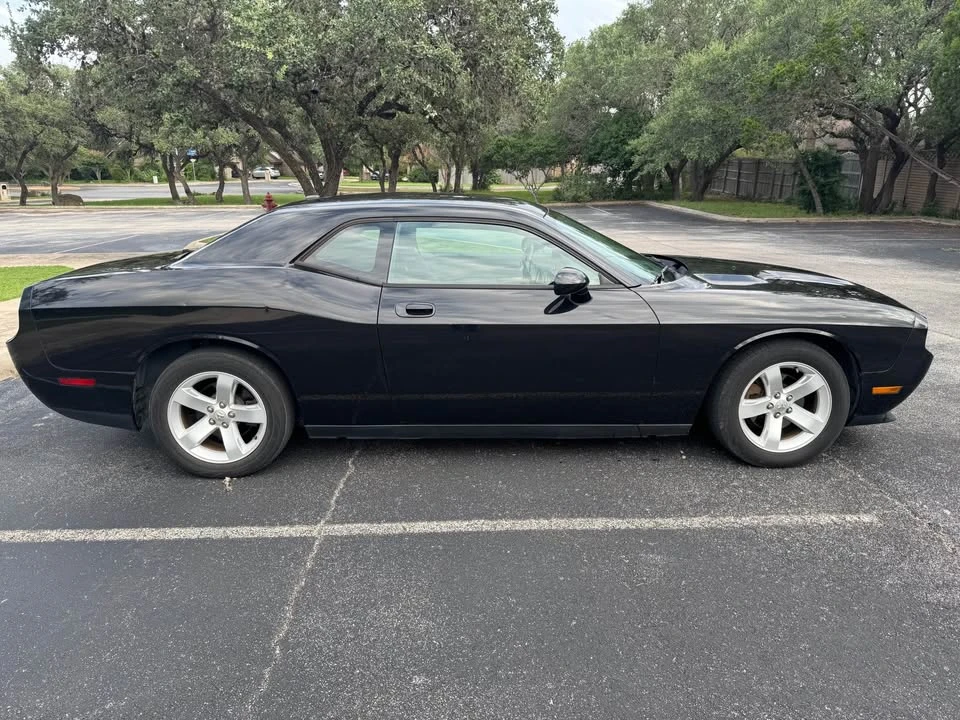 2010 Dodge Challenger 3rd Gen - Image 6 of 15