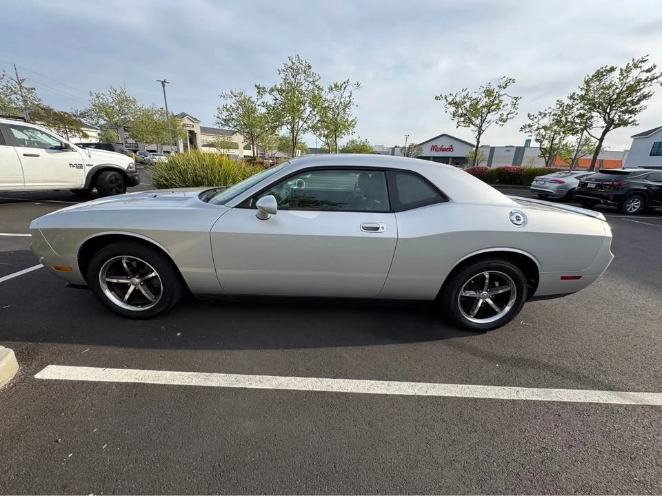 2010 Dodge Challenger 3rd Gen - Image 2 of 8