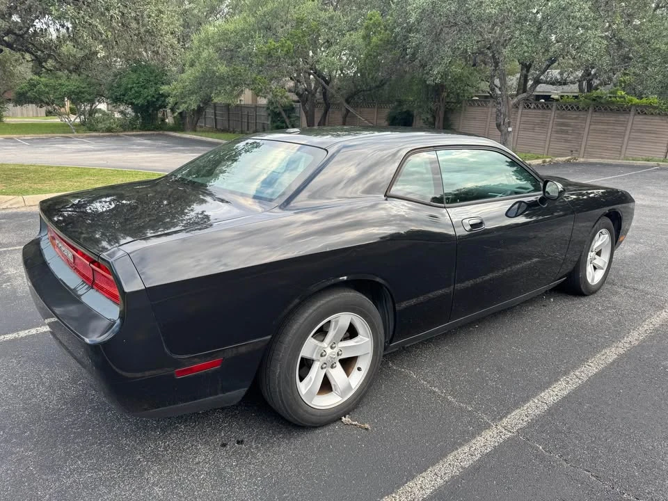 2010 Dodge Challenger 3rd Gen - Image 5 of 15