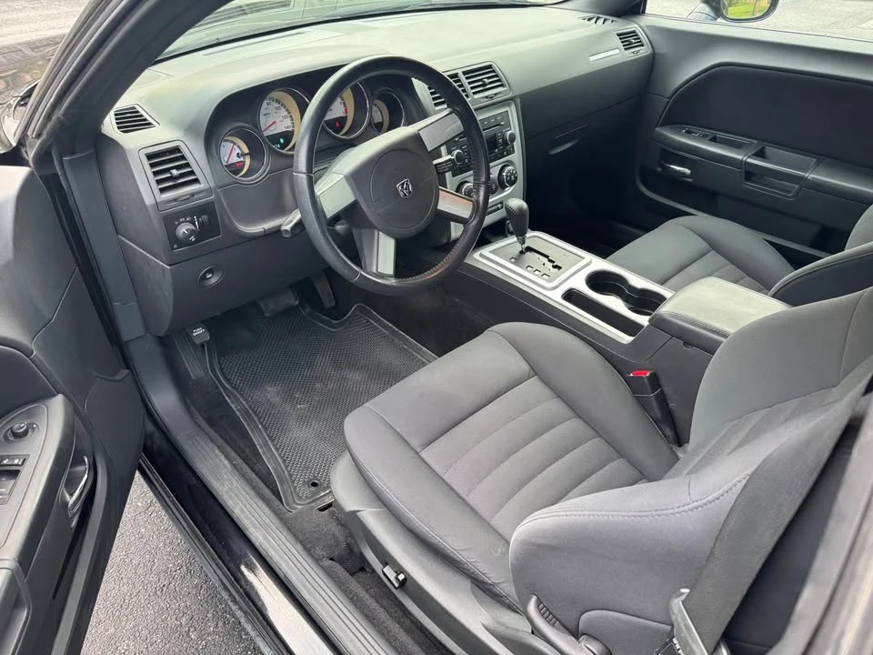 2010 Dodge Challenger 3rd Gen - Image 14 of 15