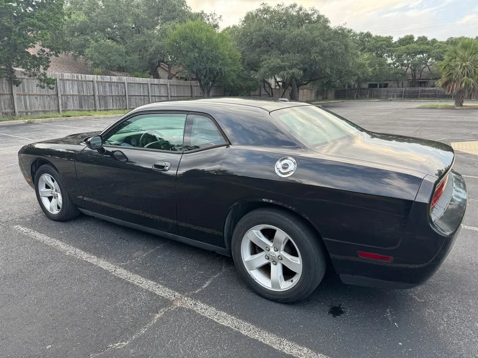 2010 Dodge Challenger 3rd Gen - Image 3 of 15