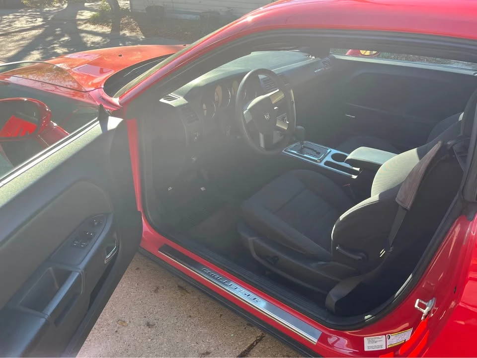 2010 Dodge Challenger 3rd Gen - Image 6 of 12