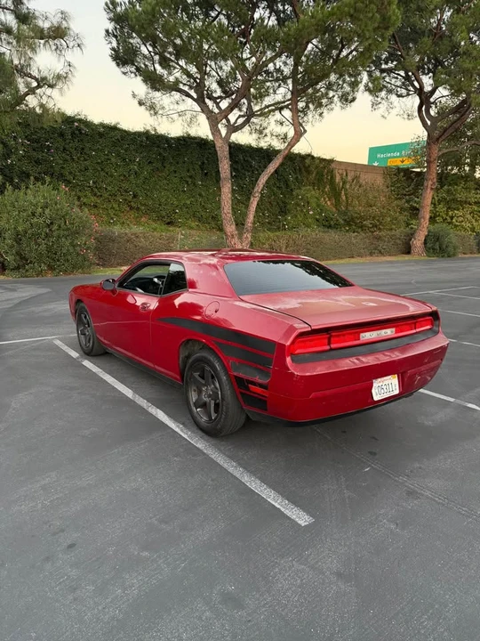 2010 Dodge Challenger 3rd Gen - Image 5 of 10