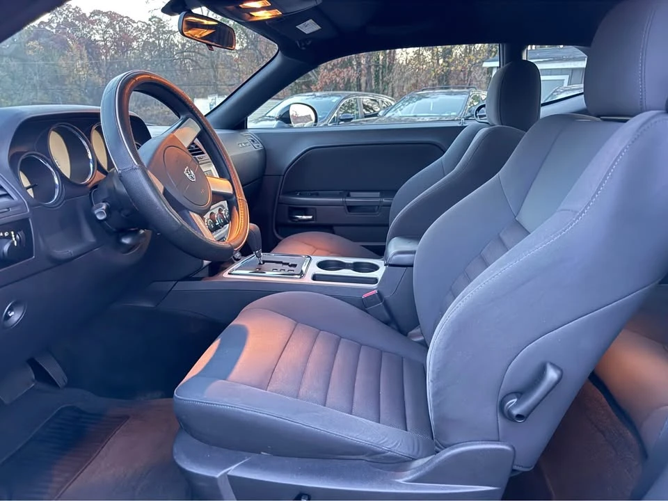 2010 Dodge Challenger 3rd Gen - Image 10 of 20
