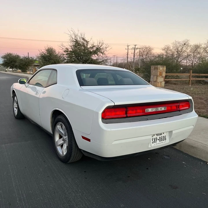 2010 Dodge Challenger 3rd Gen - Image 3 of 7