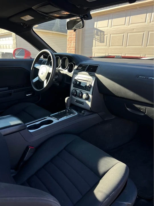 2010 Dodge Challenger 3rd Gen - Image 6 of 10