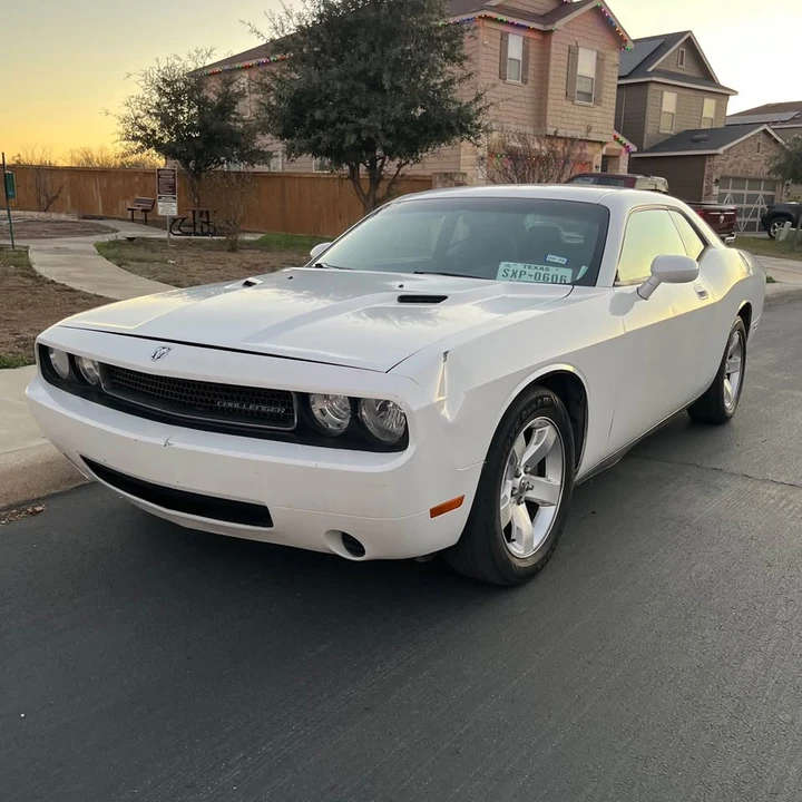 2010 Dodge Challenger 3rd Gen - Image 2 of 7