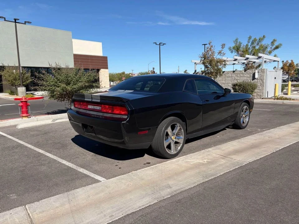 2010 Dodge Challenger 3rd Gen - Image 5 of 11