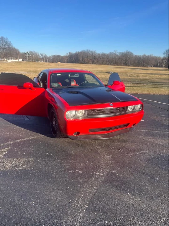 2010 Dodge Challenger 3rd Gen - Image 2 of 11