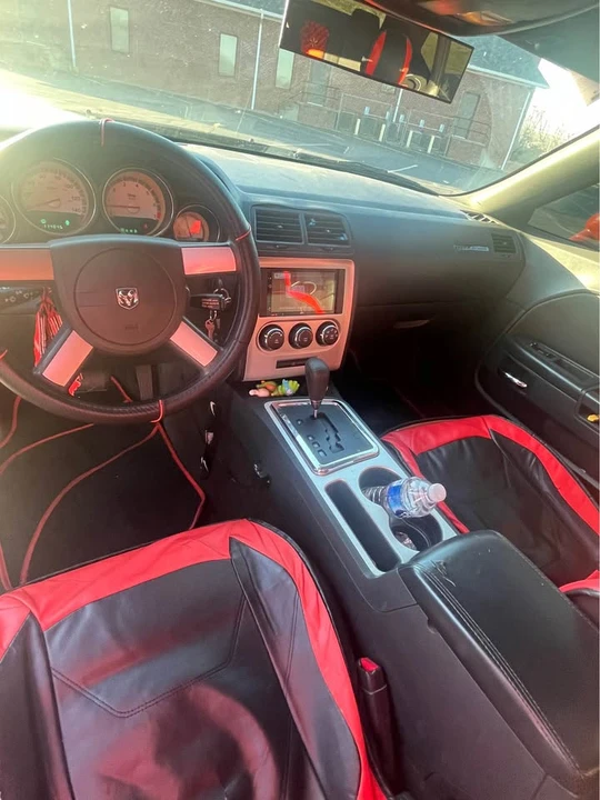 2010 Dodge Challenger 3rd Gen - Image 9 of 11