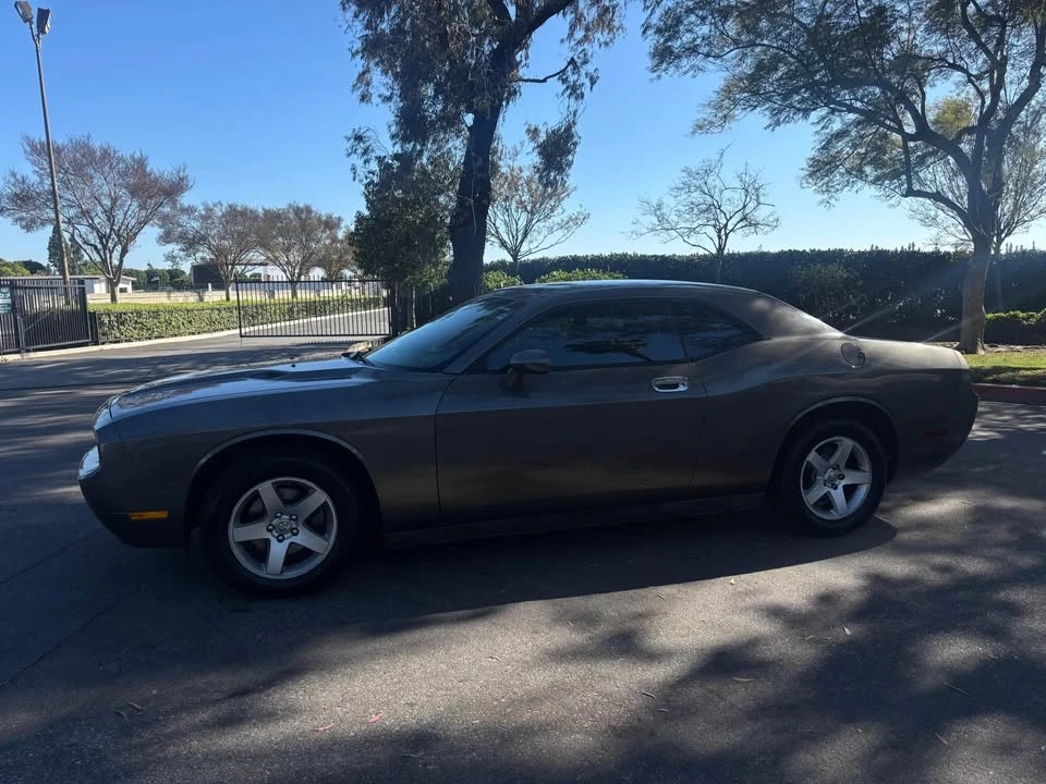 2010 Dodge Challenger 3rd Gen - Image 4 of 14