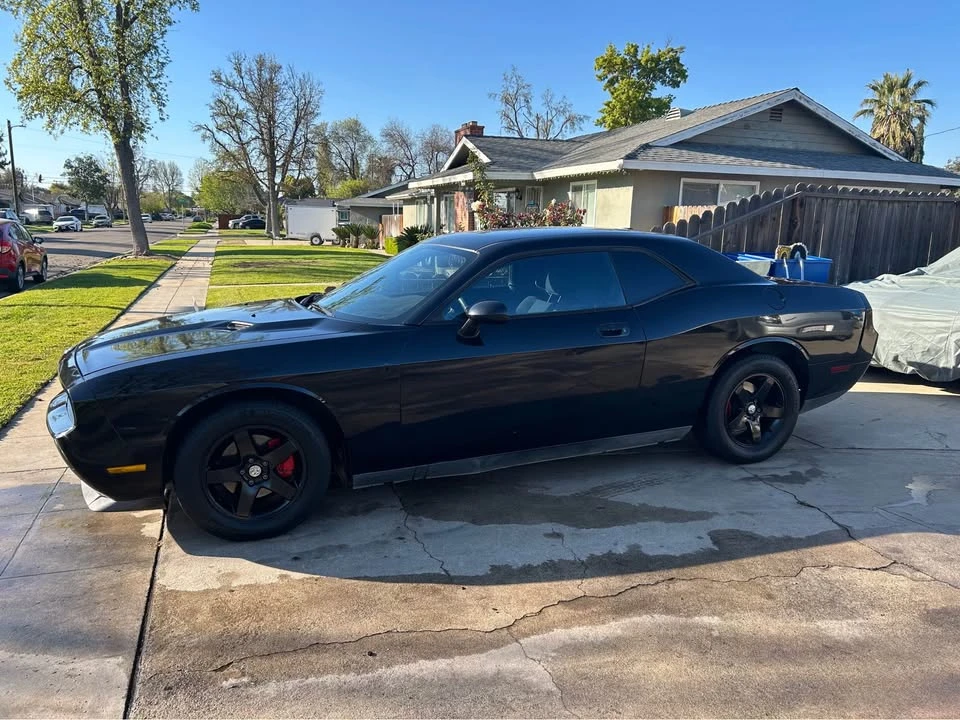 2010 Dodge Challenger 3rd Gen - Image 2 of 9