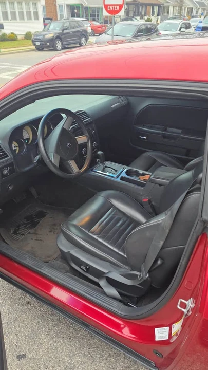 2010 Dodge Challenger 3rd Gen - Image 6 of 7