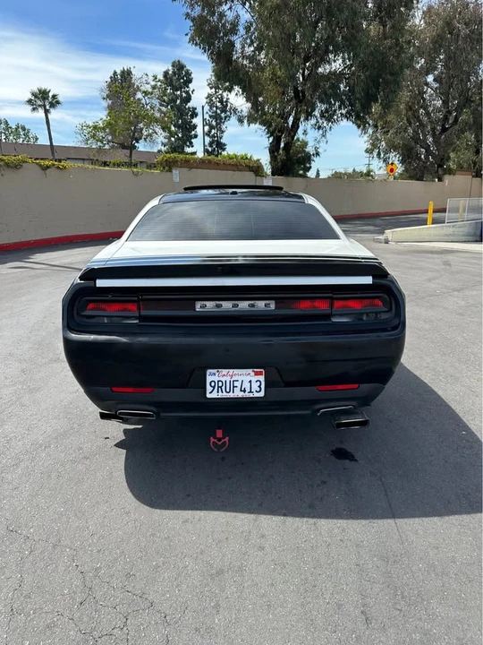 2010 Dodge Challenger - Image 11 of 19