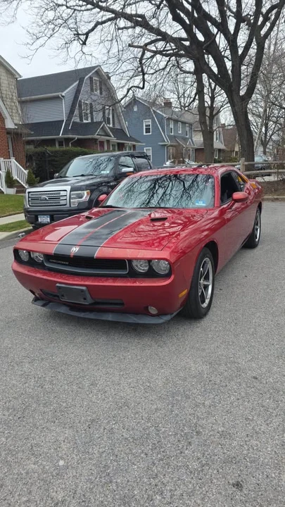 2010 Dodge Challenger 3rd Gen - Image 2 of 7
