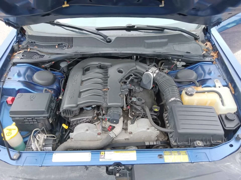 2010 Dodge Challenger 3rd Gen - Image 14 of 15