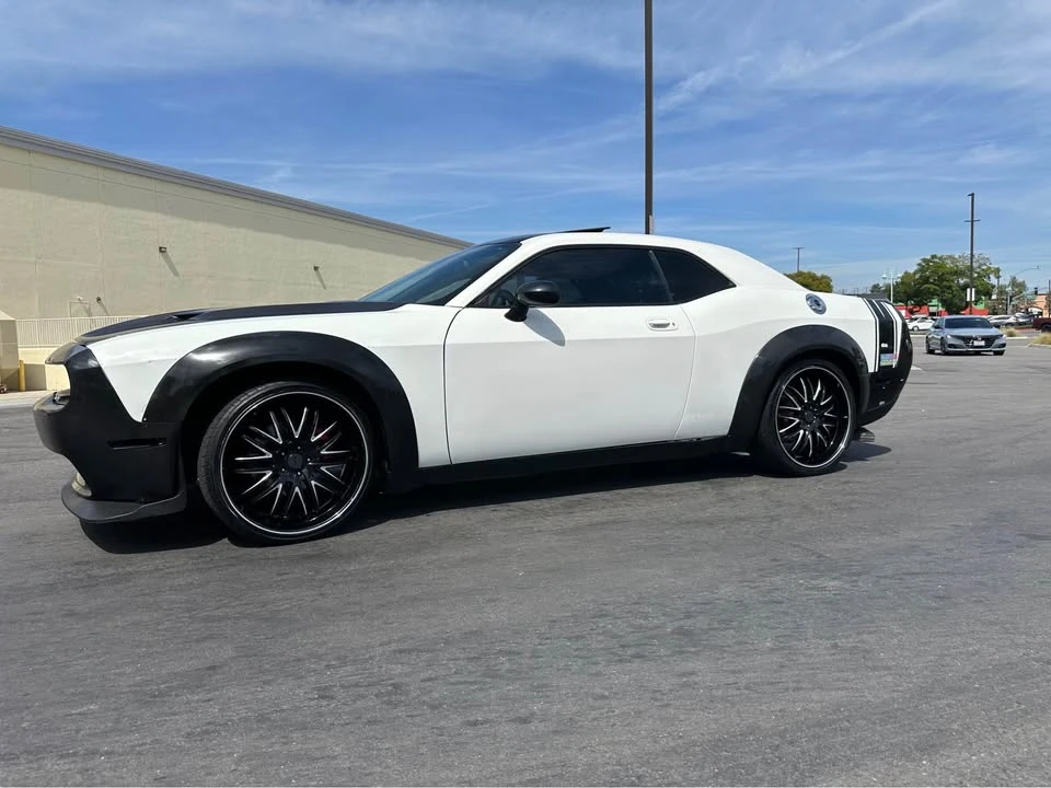 2010 Dodge Challenger - Image 17 of 19