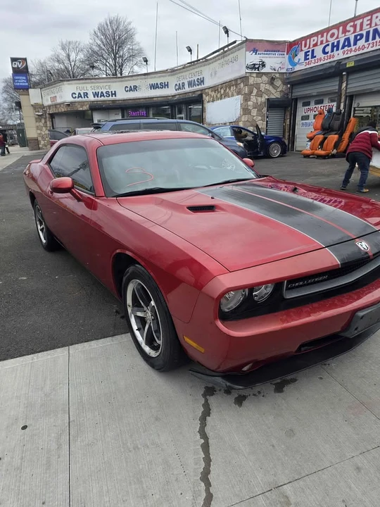 2010 Dodge Challenger 3rd Gen - Image 2 of 9