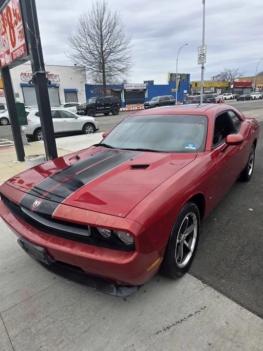 2010 Dodge Challenger 3rd Gen - Image 3 of 9