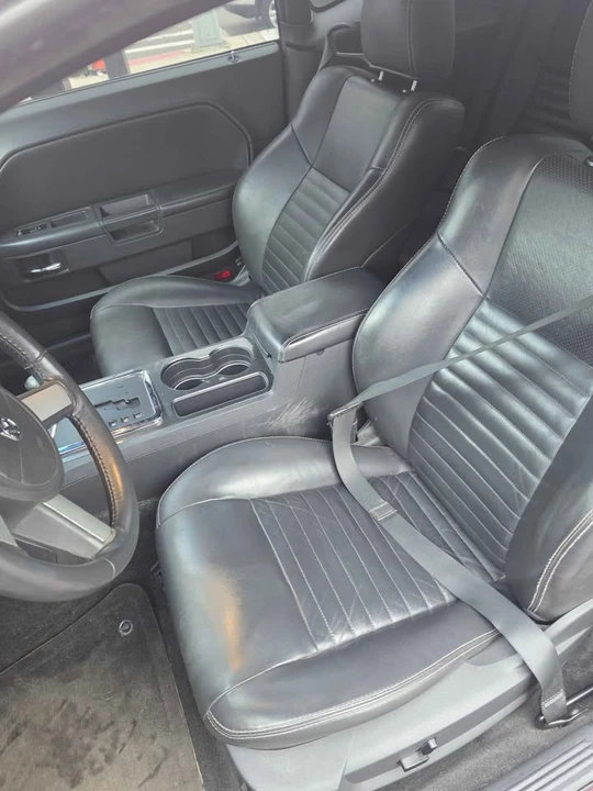 2010 Dodge Challenger 3rd Gen - Image 7 of 9