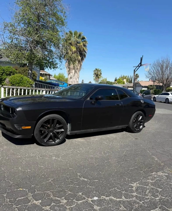 2010 Dodge Challenger - Image 2 of 12