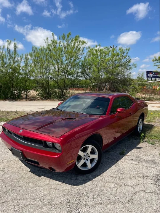 2010 Dodge Challenger - Image 2 of 7