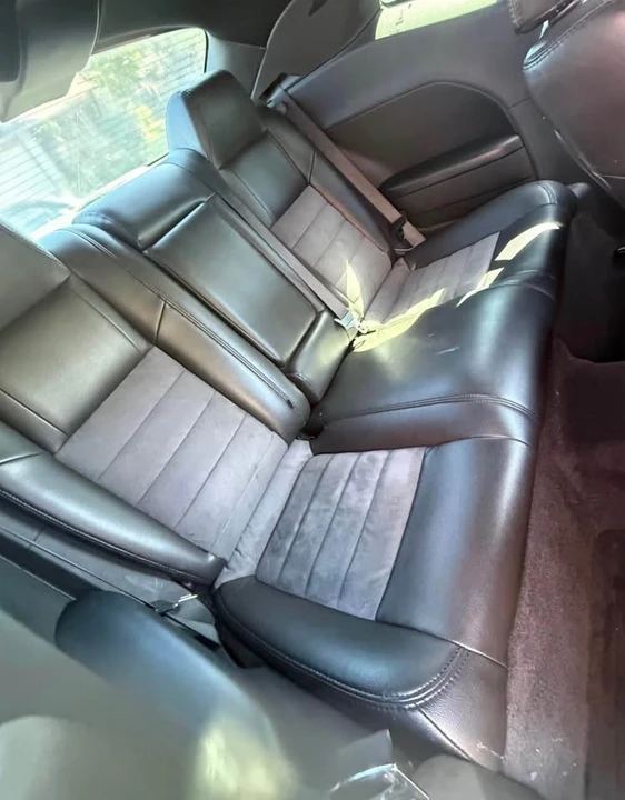 2010 Dodge Challenger - Image 8 of 12