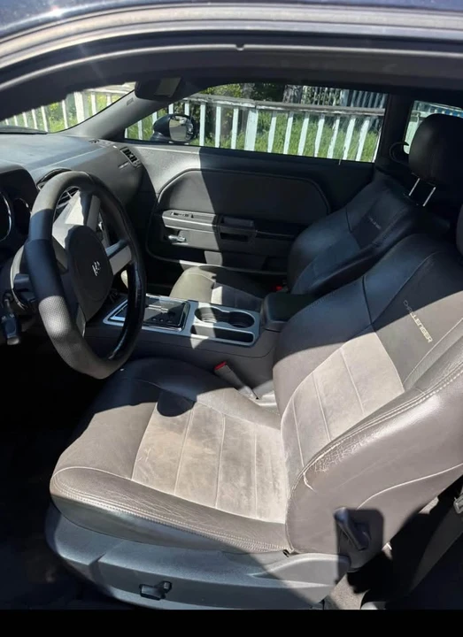 2010 Dodge Challenger - Image 7 of 12