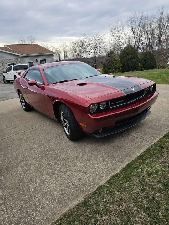 2010 Dodge Challenger - Image 2 of 4