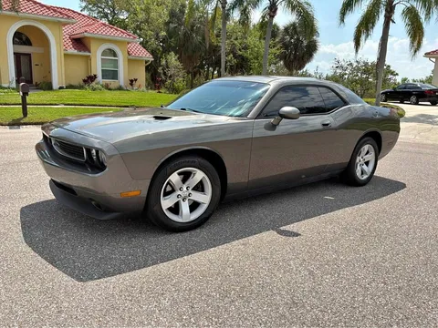 2010 Dodge Challenger SE Coupe 2D