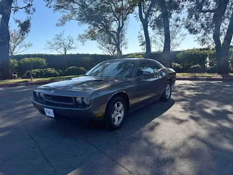 2010 Dodge Challenger SE Coupe 2D