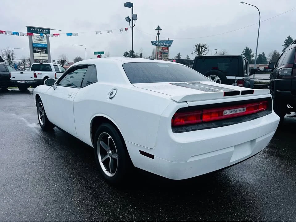 2010 Dodge Challenger 3rd Gen - Image 5 of 11