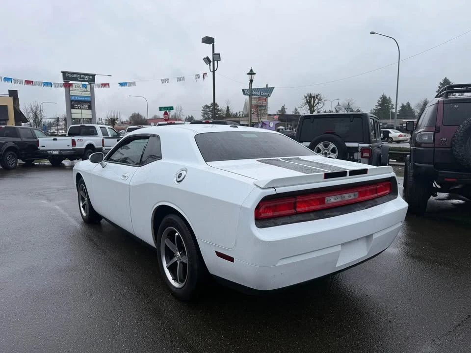 2010 Dodge Challenger 3rd Gen - Image 5 of 9