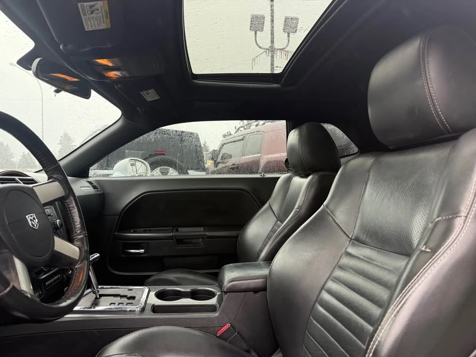 2010 Dodge Challenger 3rd Gen - Image 8 of 9