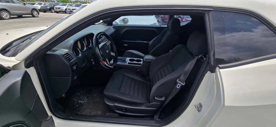 2010 Dodge Challenger 3rd Gen - Image 15 of 20