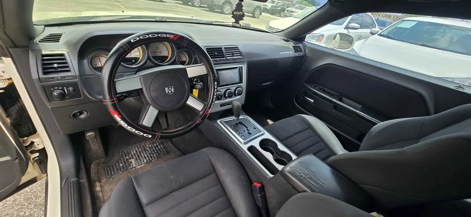 2010 Dodge Challenger 3rd Gen - Image 16 of 20
