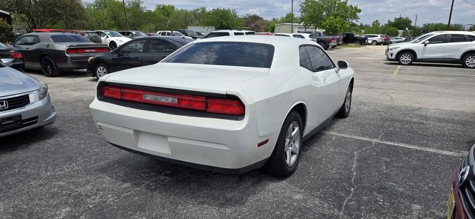 2010 Dodge Challenger 3rd Gen - Image 5 of 20