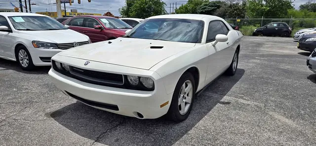 2010 Dodge Challenger SE Coupe 2D