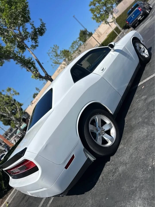 2010 Dodge Challenger 3rd Gen - Image 3 of 10