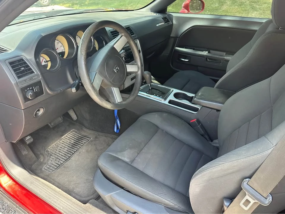 2010 Dodge Challenger 3rd Gen - Image 8 of 11
