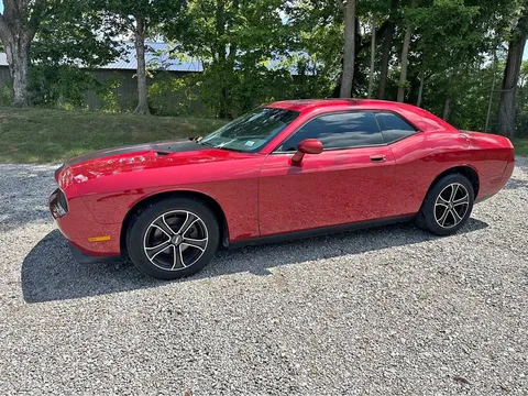 2010 Dodge Challenger SE Coupe 2D