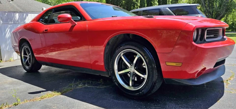 2010 Dodge Challenger 3rd Gen - Image 2 of 4
