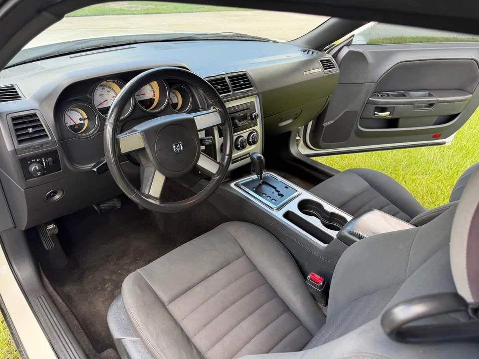 2010 Dodge Challenger 3rd Gen - Image 10 of 13
