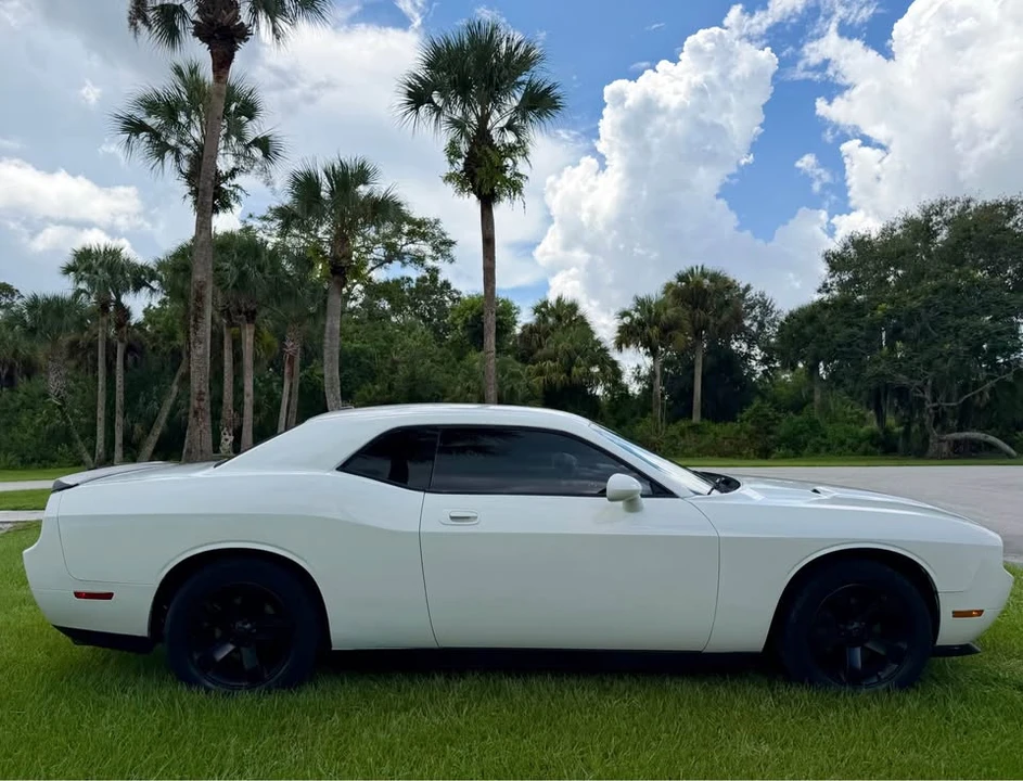 2010 Dodge Challenger 3rd Gen - Image 4 of 13